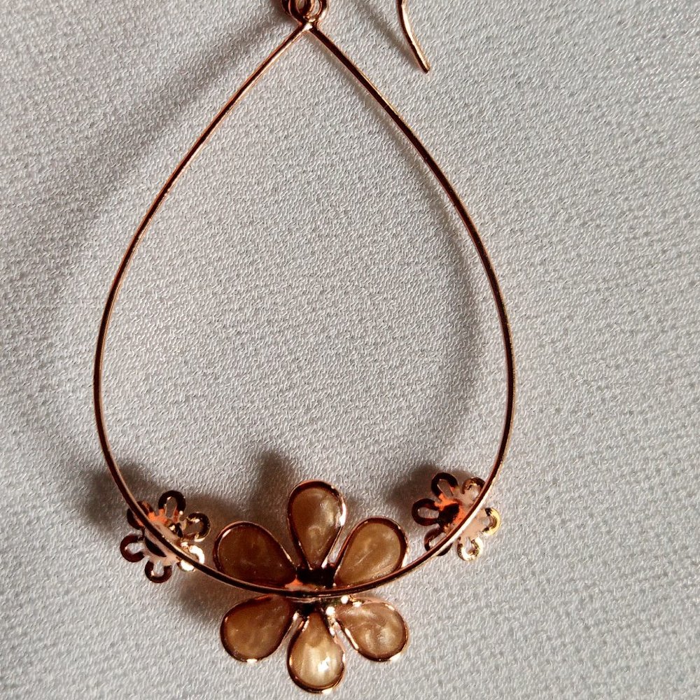 Handcrafted Flower Dangle Earrings - Picture 5 of 7